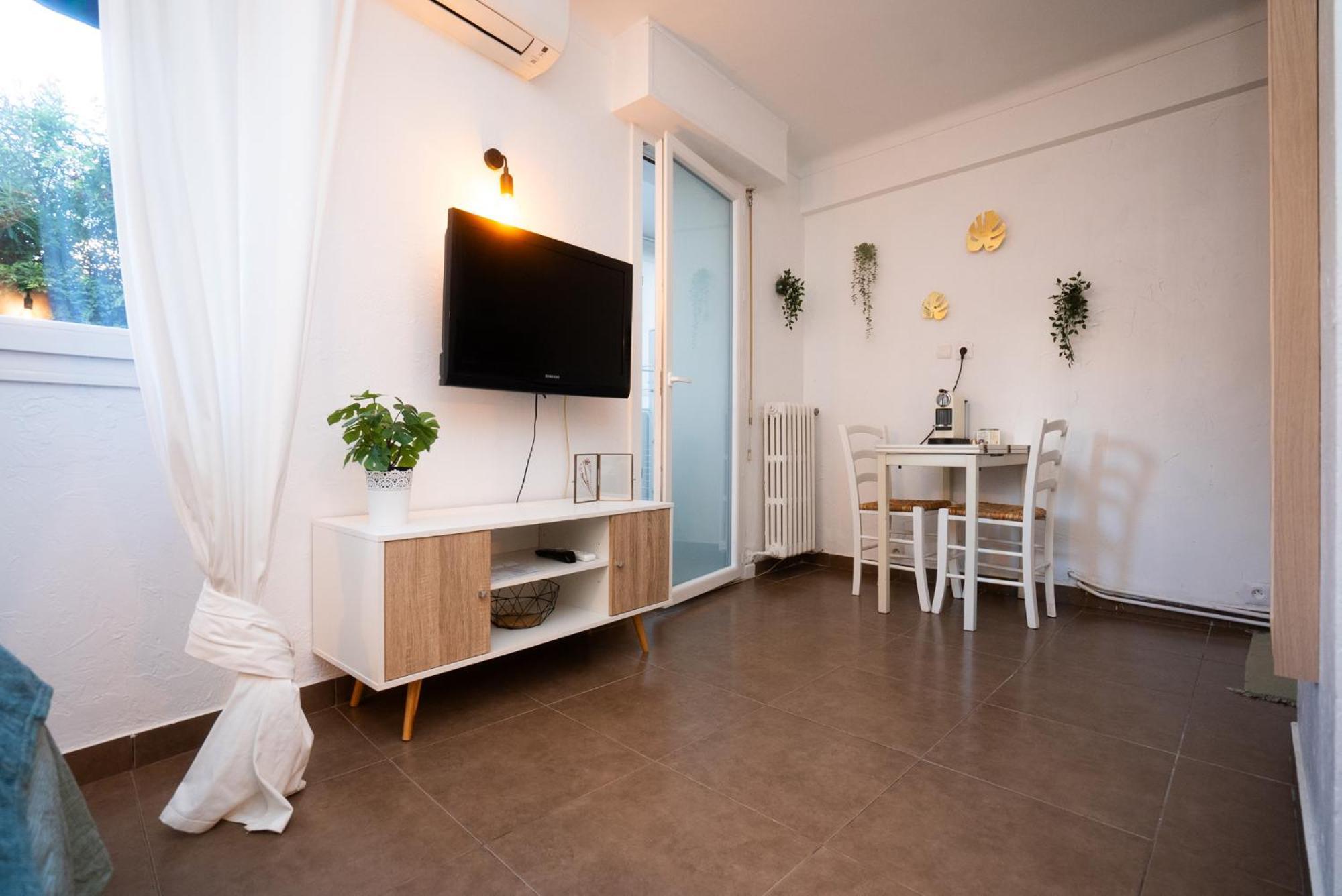 Апартаменты Location Studio Avec Loggia Антиб Экстерьер фото